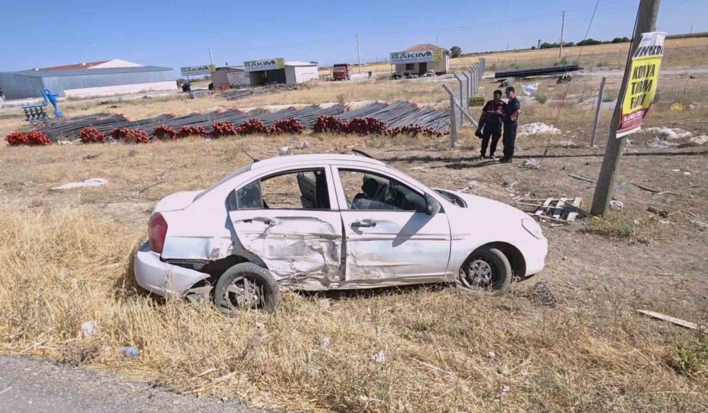 Aksaray-Konya yolunda otomobil şarampole devrildi: 4 kişi yaralandı