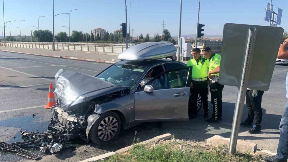 Antalya'dan Kapadokya'ya giden turistler Karaman'da kaza yaptı