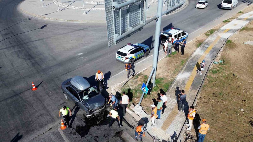 Antalya'dan Kapadokya'ya giden turistler Karaman'da kaza yaptı