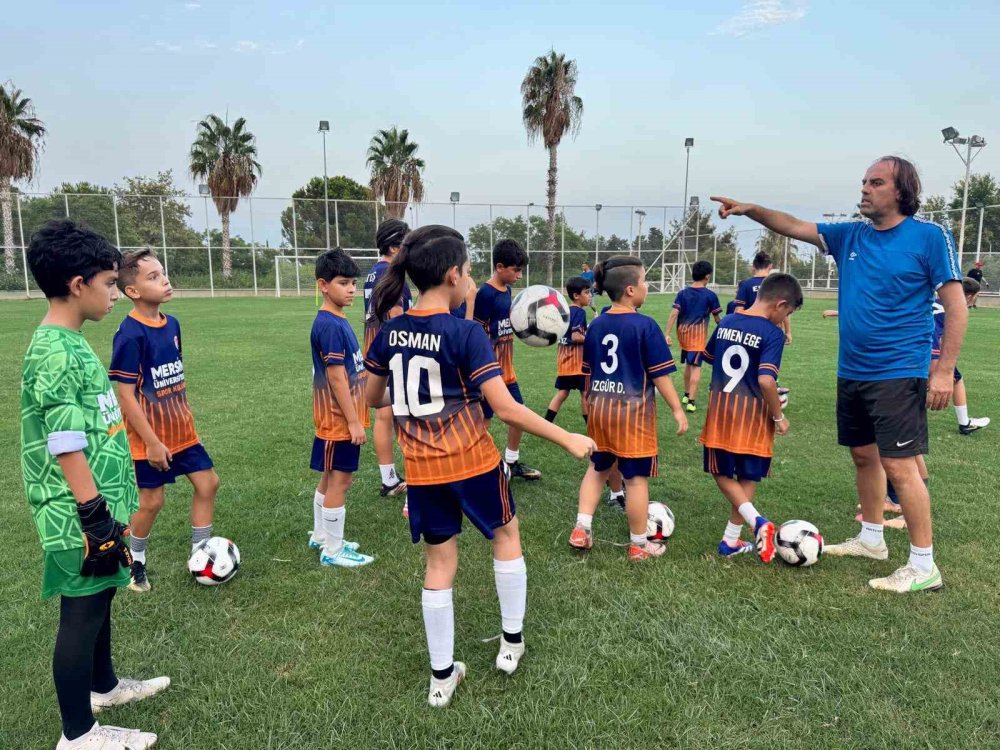 Depremzede Osman, futbol sayesinde yeniden hayata tutundu