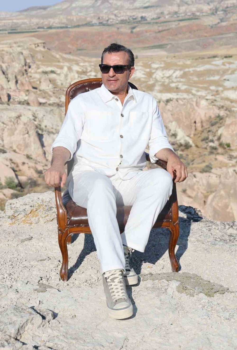 Rafet El Roman 'Bitmedi Eziyetin'in klibini Kapadokya’da çekti