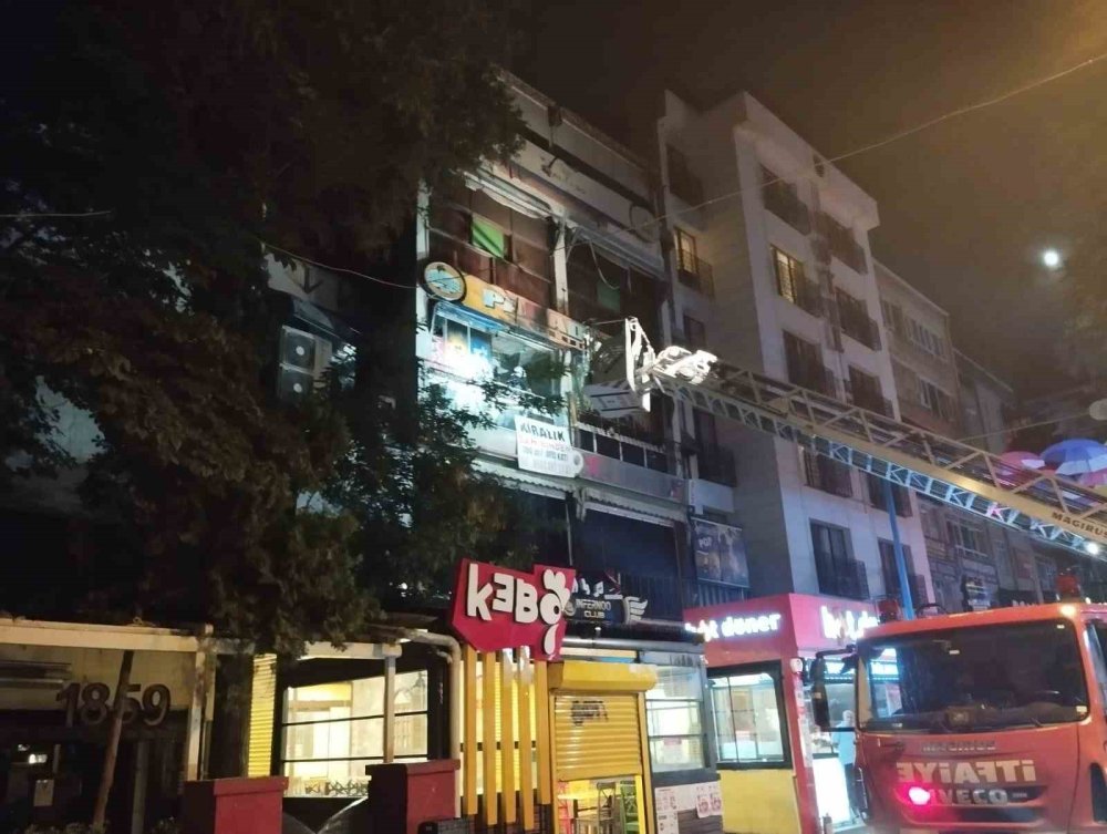 Çankaya'da Panik Anları! Konur Sokak'ta Merdiven Eve Girdi