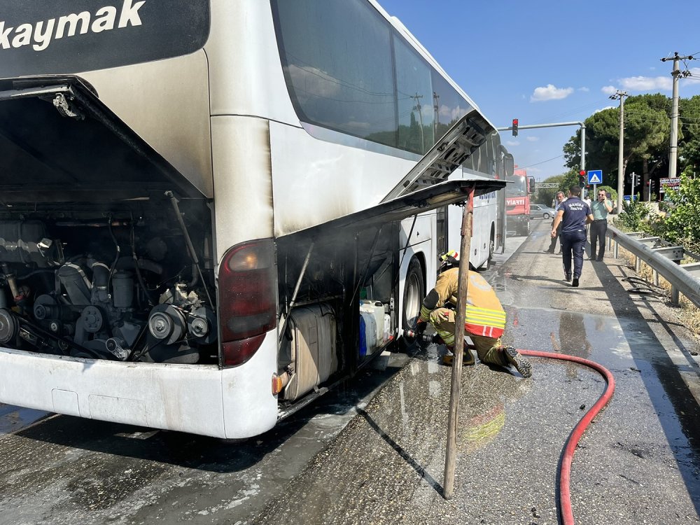 Konya Otobüsünde Yangın Çıktı Yolcular Son Anda Tahliye Edildi