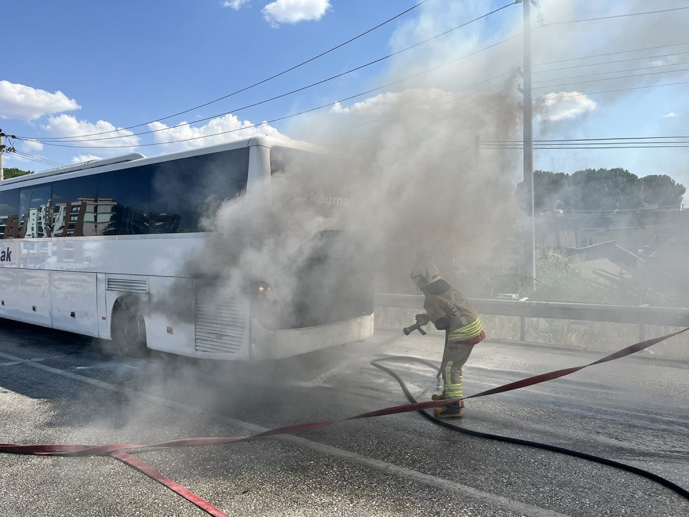 Konya Otobüsünde Yangın Çıktı Yolcular Son Anda Tahliye Edildi