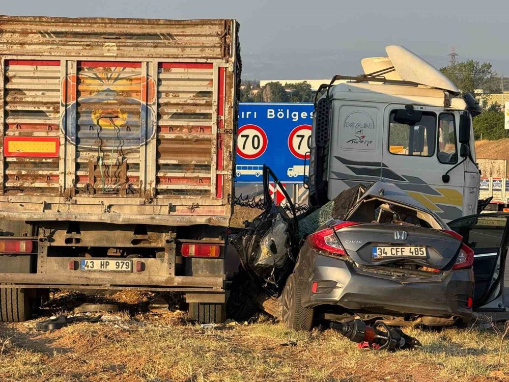 Tıra Ok Gibi Saplandı