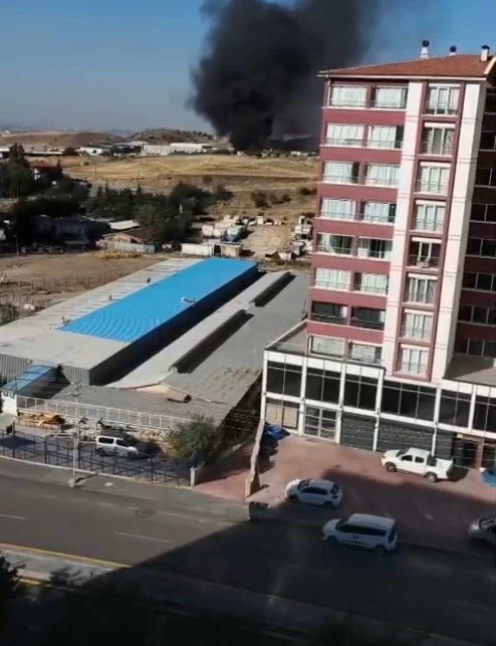 Ankara'yı Kapkara Dumanlar Sardı! Hurdacılar Sanayi'nde Yangın