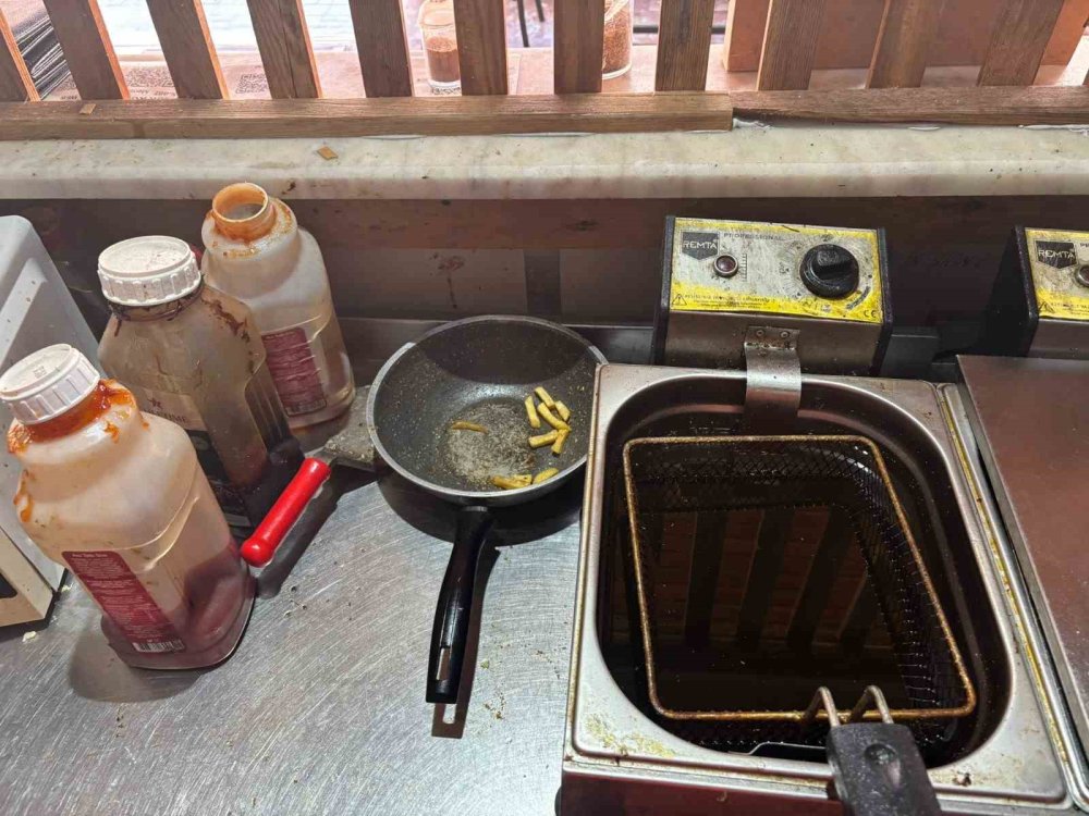 Hijyen skandalı! Bu mutfakta yemek yaptı, süresiz mühürlendi