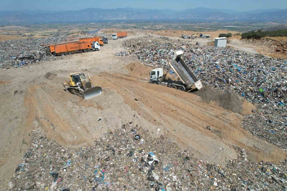 İzmir'in yeni sıradağları, tepkiler üzerine gömülmeye başlandı