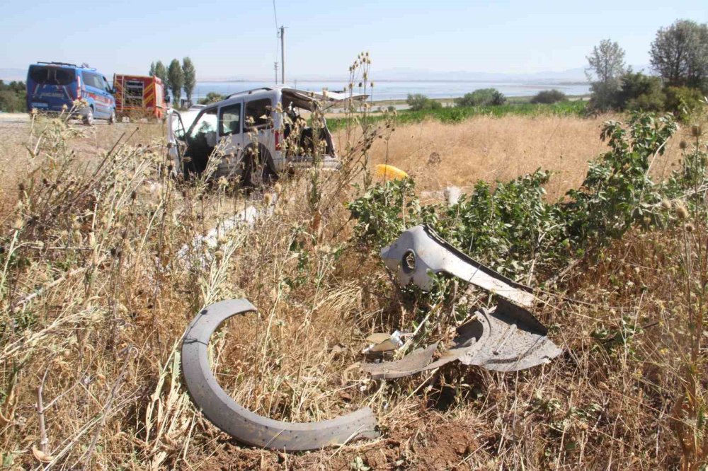 Konya Yine Formunda! 5 Kişi Yaralandı Araç Hurdaya Döndü