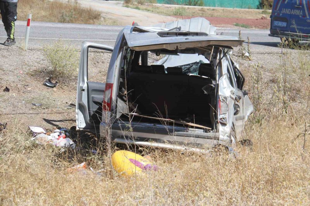 Konya Yine Formunda! 5 Kişi Yaralandı Araç Hurdaya Döndü