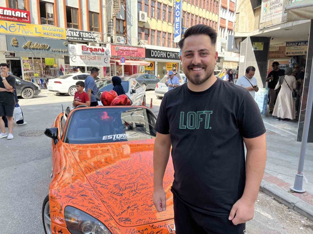 Konya’da İmza Toplayan Otomobil İlgi Odağı Oldu
