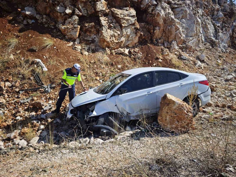 Üç aracın karıştığı zincirleme kazada 7 kişi yaralandı