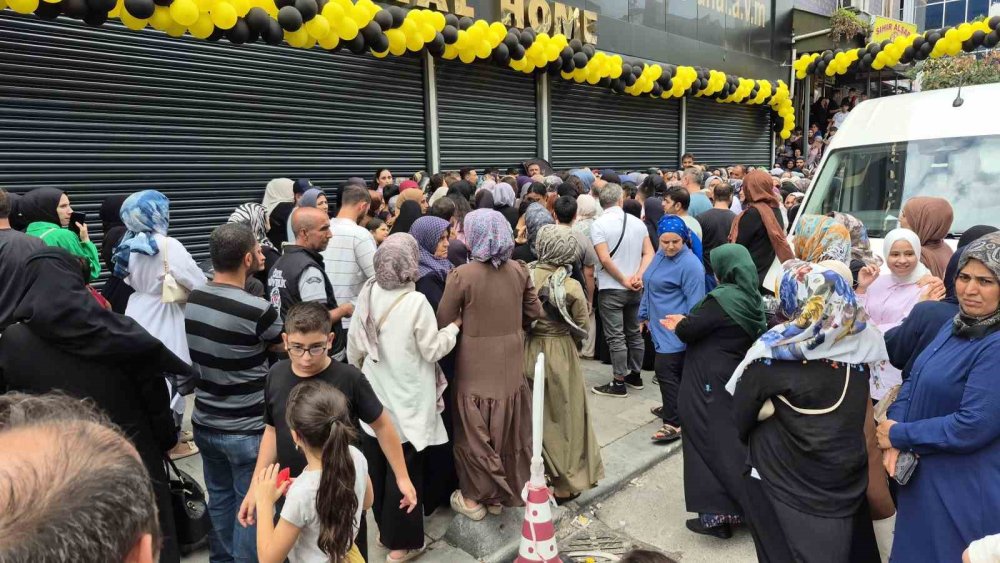 Yine indirim, yine aynı manzara