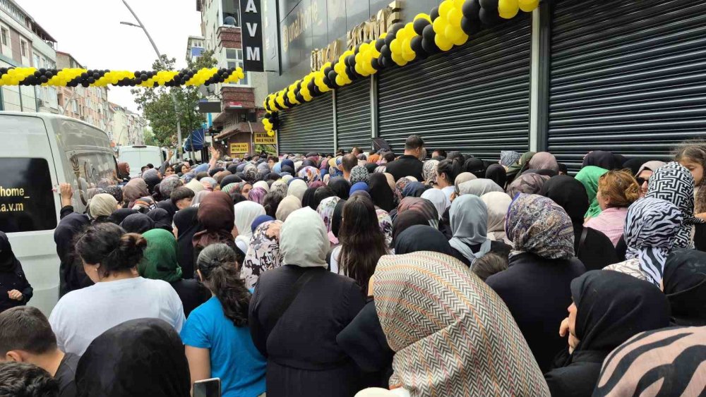 Yine indirim, yine aynı manzara