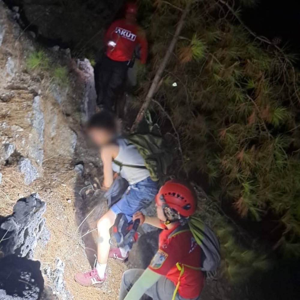 Doğa Fotoğrafı Çeken 3 Üniversite Öğrencisi Alanya Kalesi'nde Mahsur Kaldı
