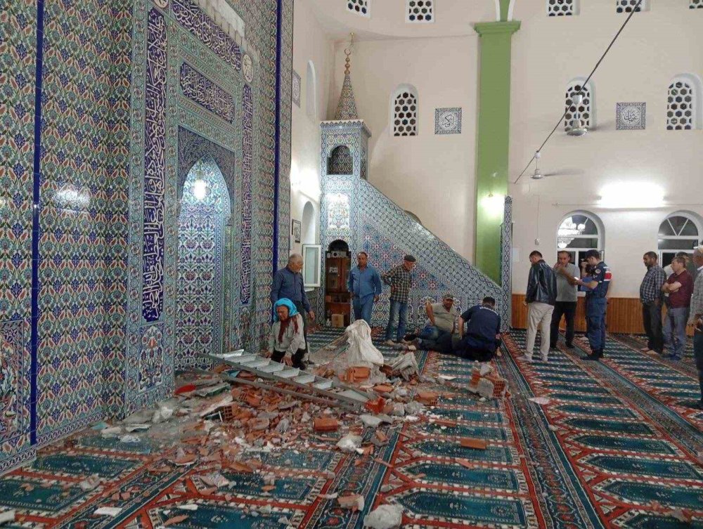 Hasar gören camide inceleme yaparken hayatını kaybetti