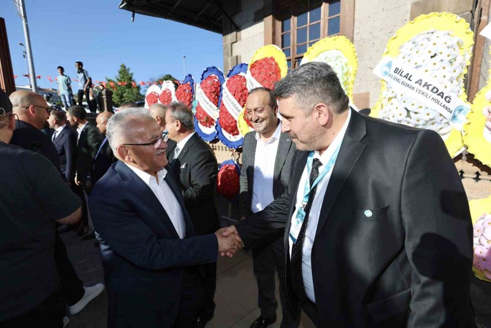 119 yıllık tarihi saat kulesi Avrupalı Türk’lere hizmet verecek