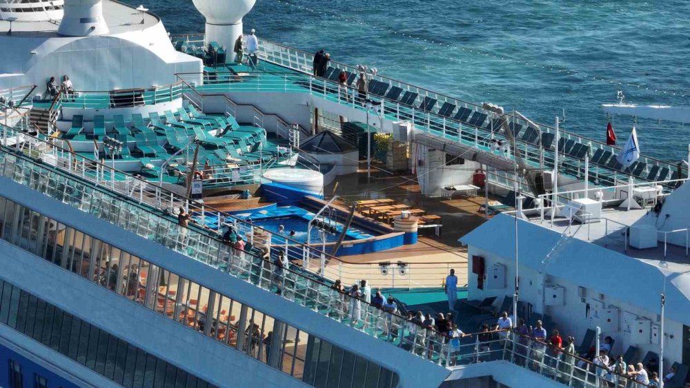 193 Metrelik Dev Yolcu Gemisi Astoria Grande, İstanbul'da