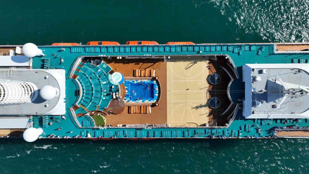 193 Metrelik Dev Yolcu Gemisi Astoria Grande, İstanbul'da