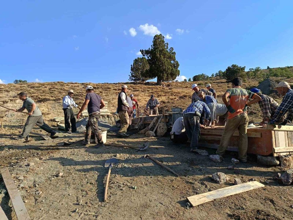 İmece usulüyle yapılan çeşme köyün gözdesi oldu