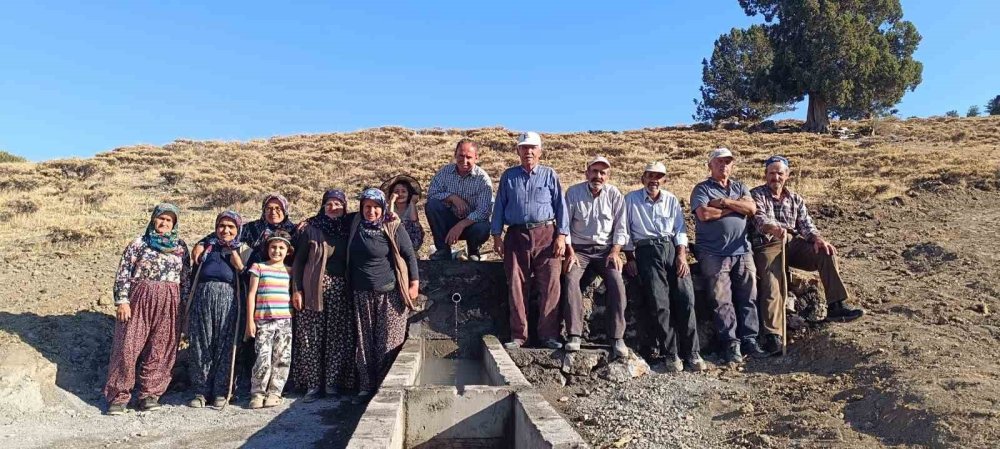İmece usulüyle yapılan çeşme köyün gözdesi oldu