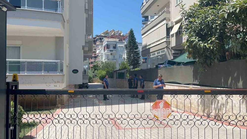 Klima takarken 6. kattan düştü: Yaşam savaşı veriyor