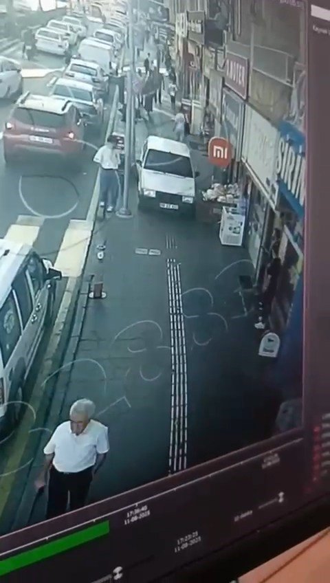 Önce ters yönden sonra kaldırımdan ilerledi, cezayı yedi