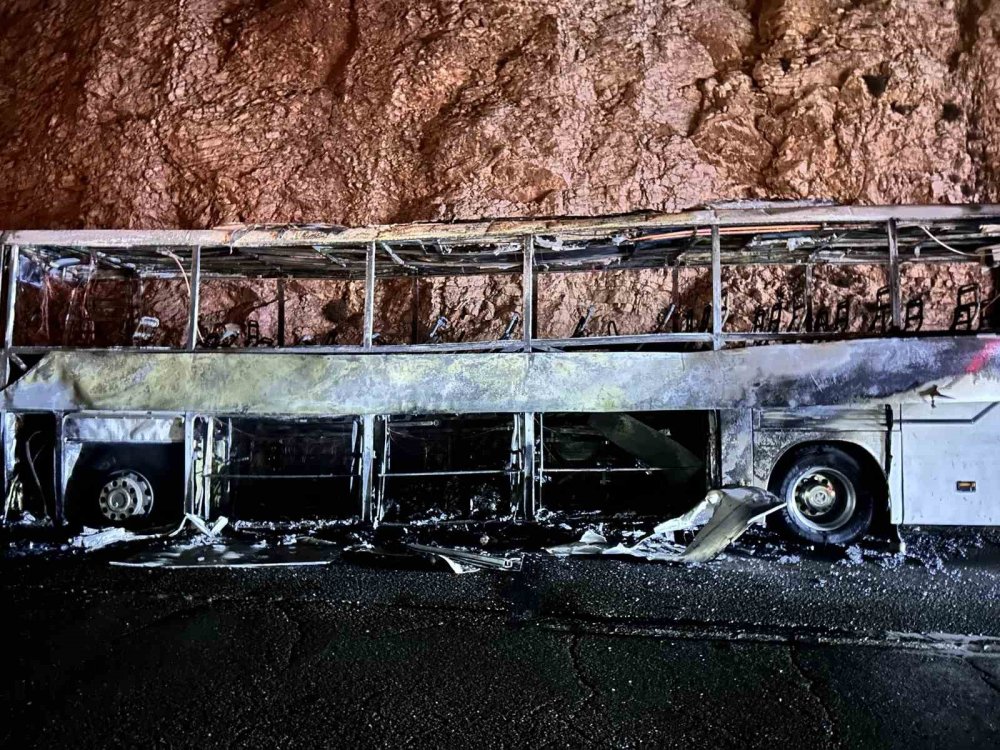 Yolcu otobüsünde yangın! 20 yolcu kabusu yaşadı