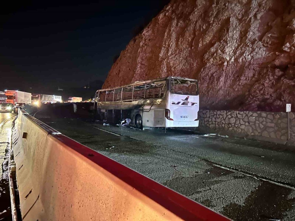 Yolcu otobüsünde yangın! 20 yolcu kabusu yaşadı