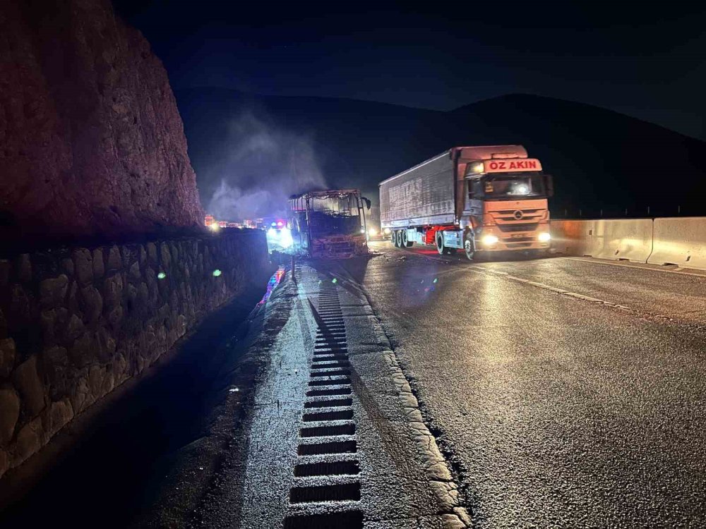 Yolcu otobüsünde yangın! 20 yolcu kabusu yaşadı
