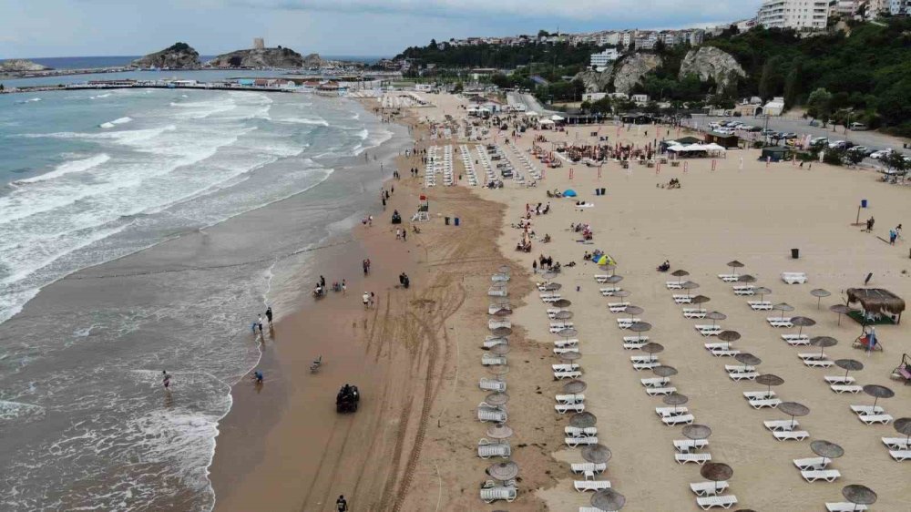 Dalgalar boyu aştı, denize girmek yasaklandı