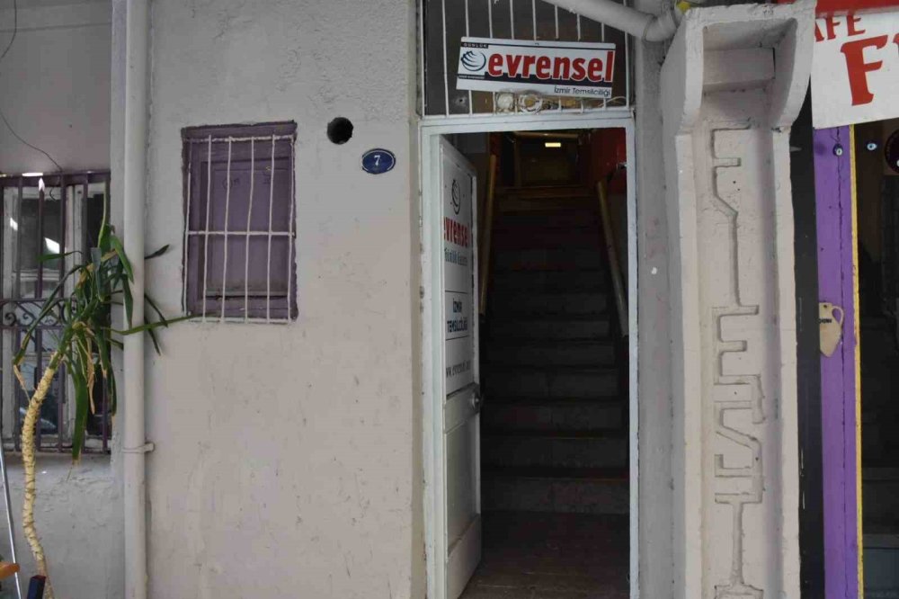 Gazete binasına silahlı saldırı kamerada