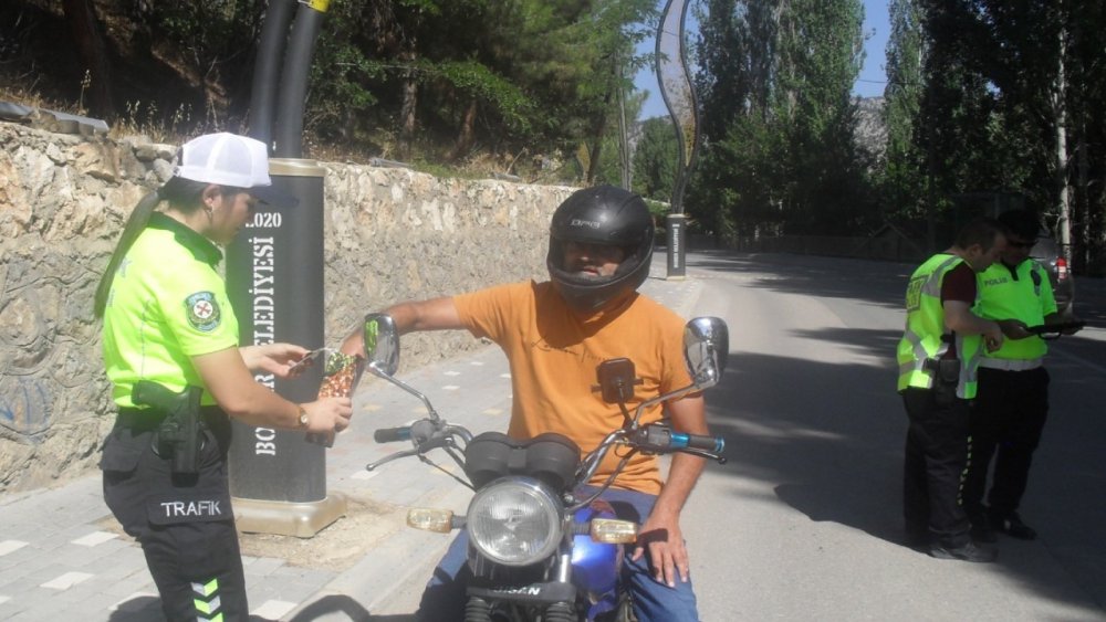 Bozkır’da Elektrikli Scooter ve Motosiklet Denetimleri Sıklaştırıldı