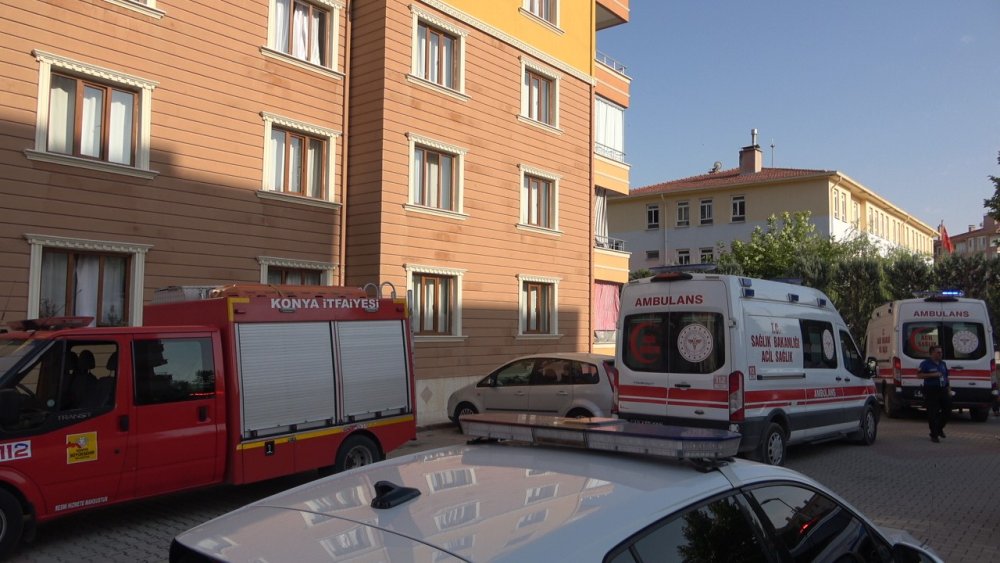 Karatay'da kötü koku ihbarına giden ekipler evde acı manzarayla karşılaştı