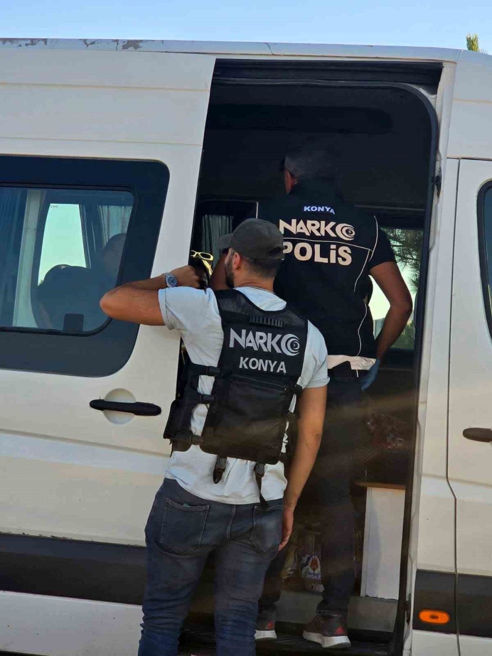 Konya narkotik ekipleri didik didik aradı