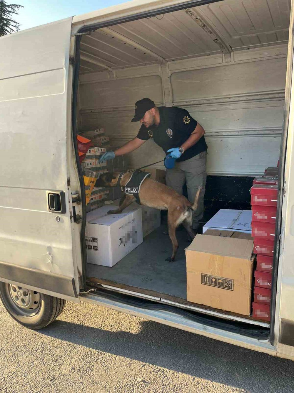 Konya narkotik ekipleri didik didik aradı