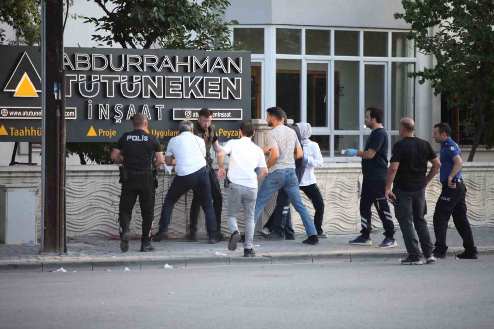 Konya’da Ayrılık Krizi: İş Yerini Kurşunladı, Kendine Zarar Verdi