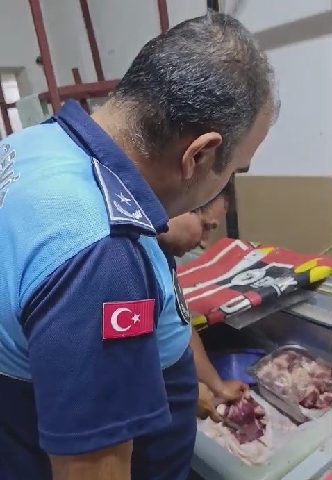 Markette bozuk et skandalı