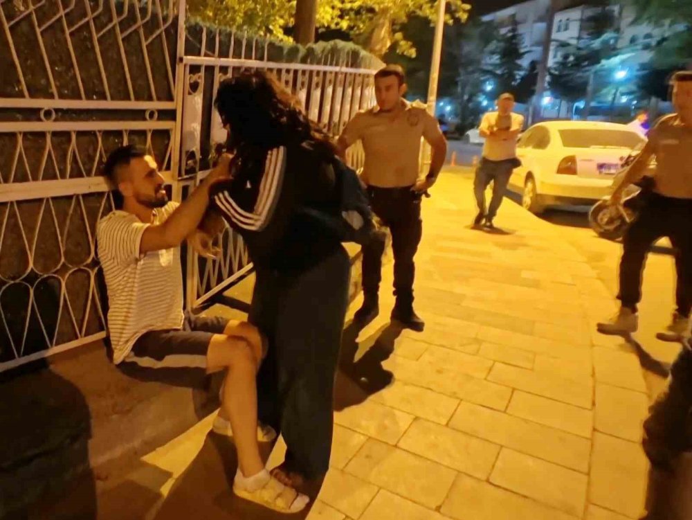 Aksaray’da köprüde gerilim: Genç kadın çığlık atarak kaçtı, erkek arkadaşına tokat attı