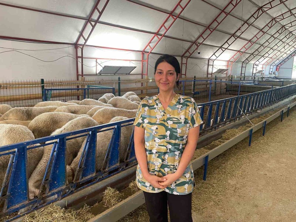 Selçuk Üniversitesi'nden mezun oldu, kendi işletmesini kurdu