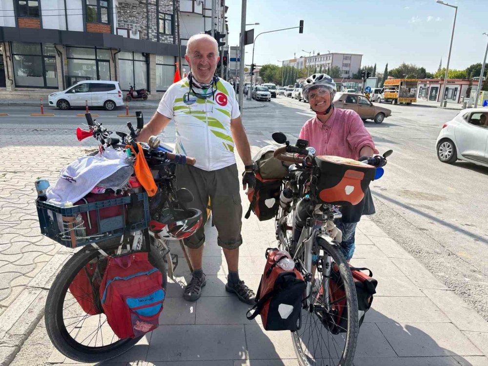 Türkiye turuna çıkan emekli çift Konya'da