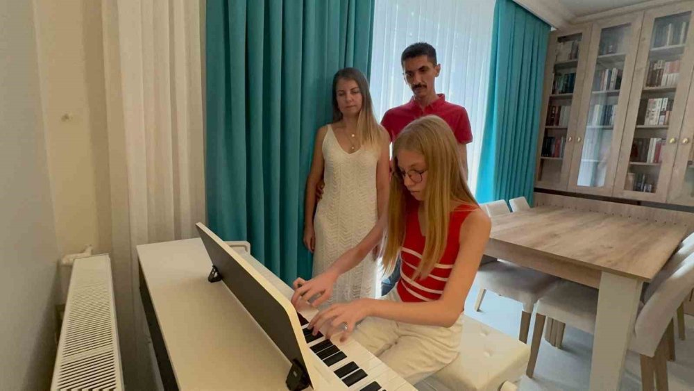 9 Yaşında Lise Diploması Aldı, Hayali CSO’da Sahne Almak