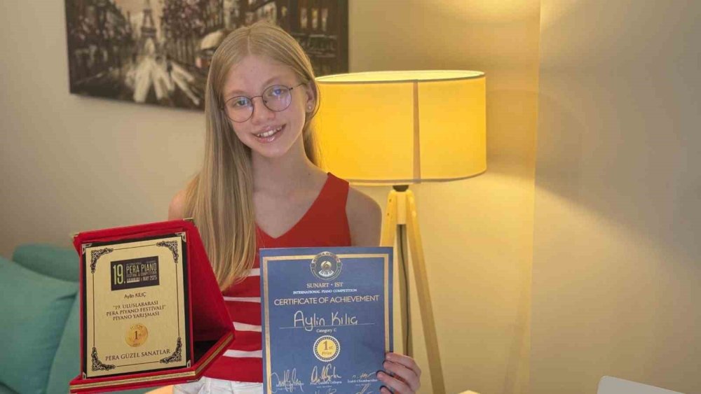 9 Yaşında Lise Diploması Aldı, Hayali CSO’da Sahne Almak