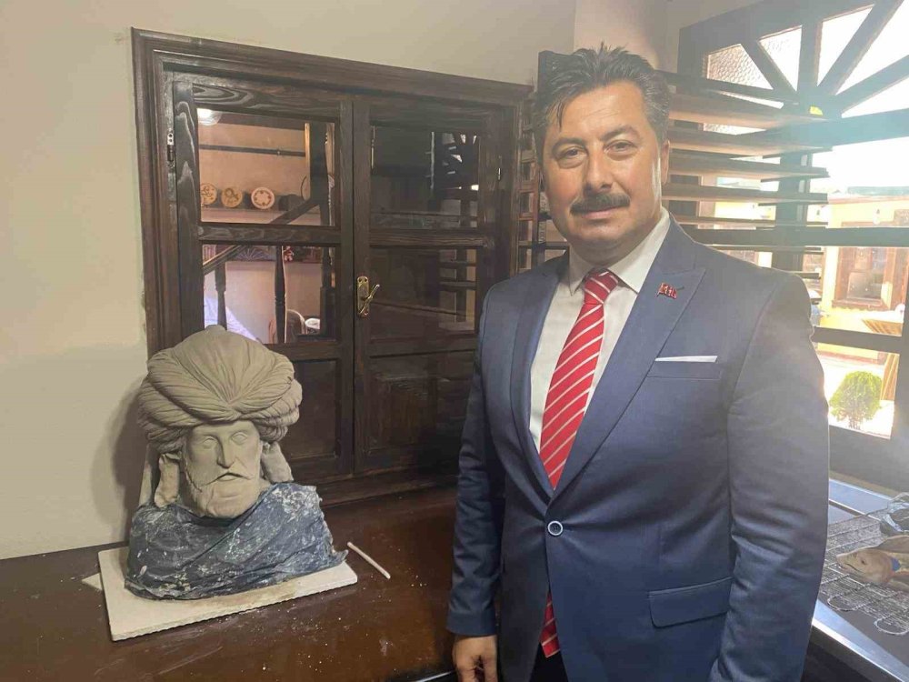 Herkes sınava girip okulunu okuyor, o doğuştan yapıyor