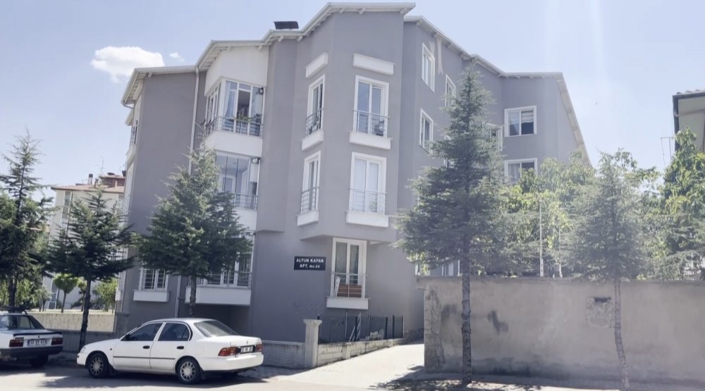 Yıl: 2025! Evlerinde Hapis Kaldılar