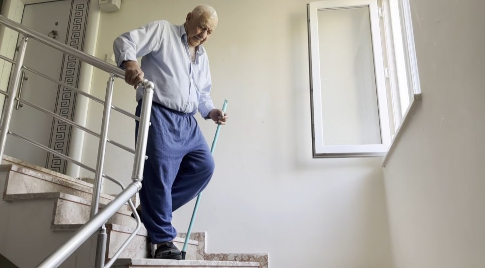 Yıl: 2025! Evlerinde Hapis Kaldılar