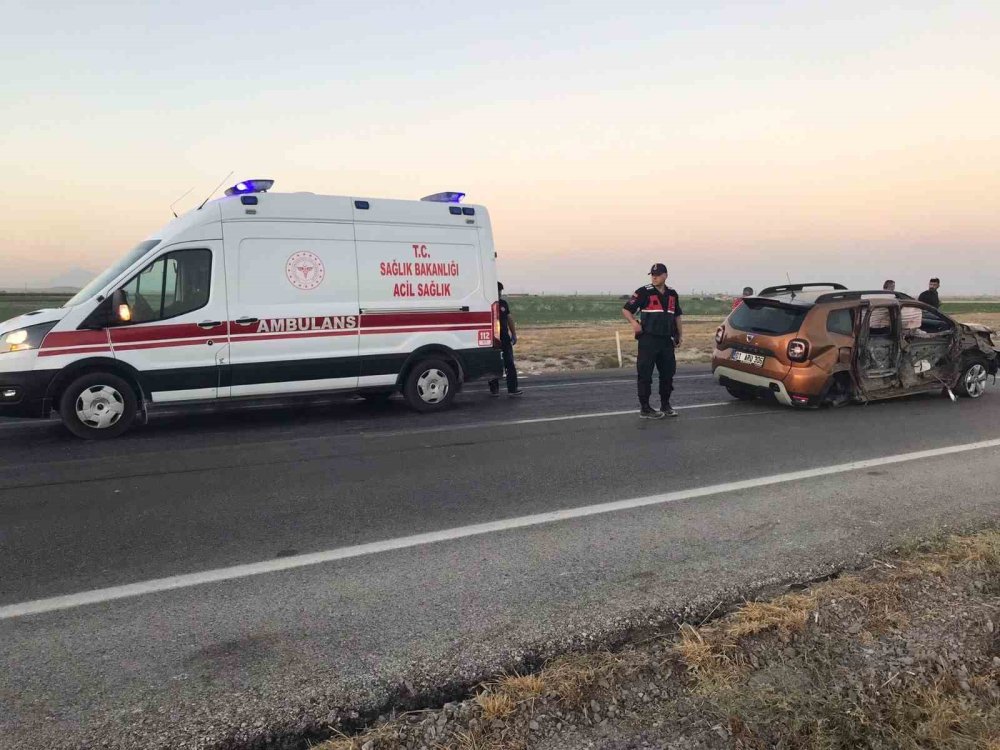 Akören mevkiinde kontrolden çıkan otomobil karşı şeride geçti