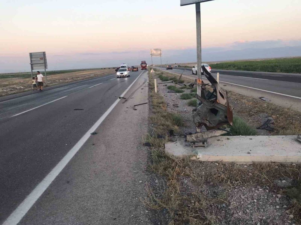 Akören mevkiinde kontrolden çıkan otomobil karşı şeride geçti