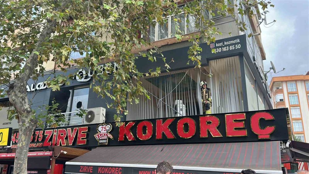 Güzellik merkezinde cihaz patladı: Camlar alt kattaki restorana düştü