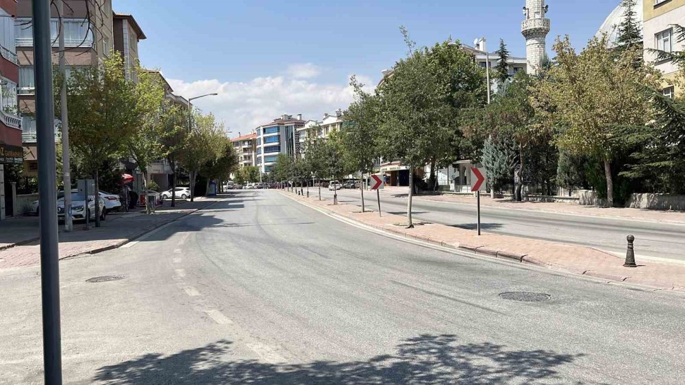 Yeşil dalga kaza yaptırıyor: Karatay esnafı çözüm bekliyor